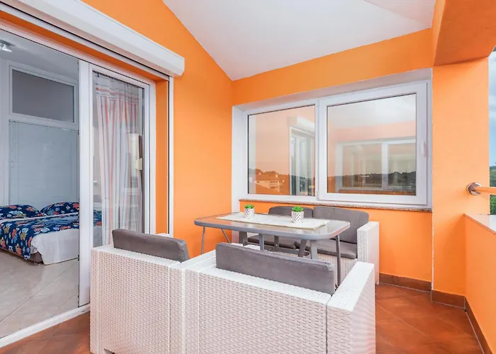 2 Bedroom Stunning Apartment In Pula
