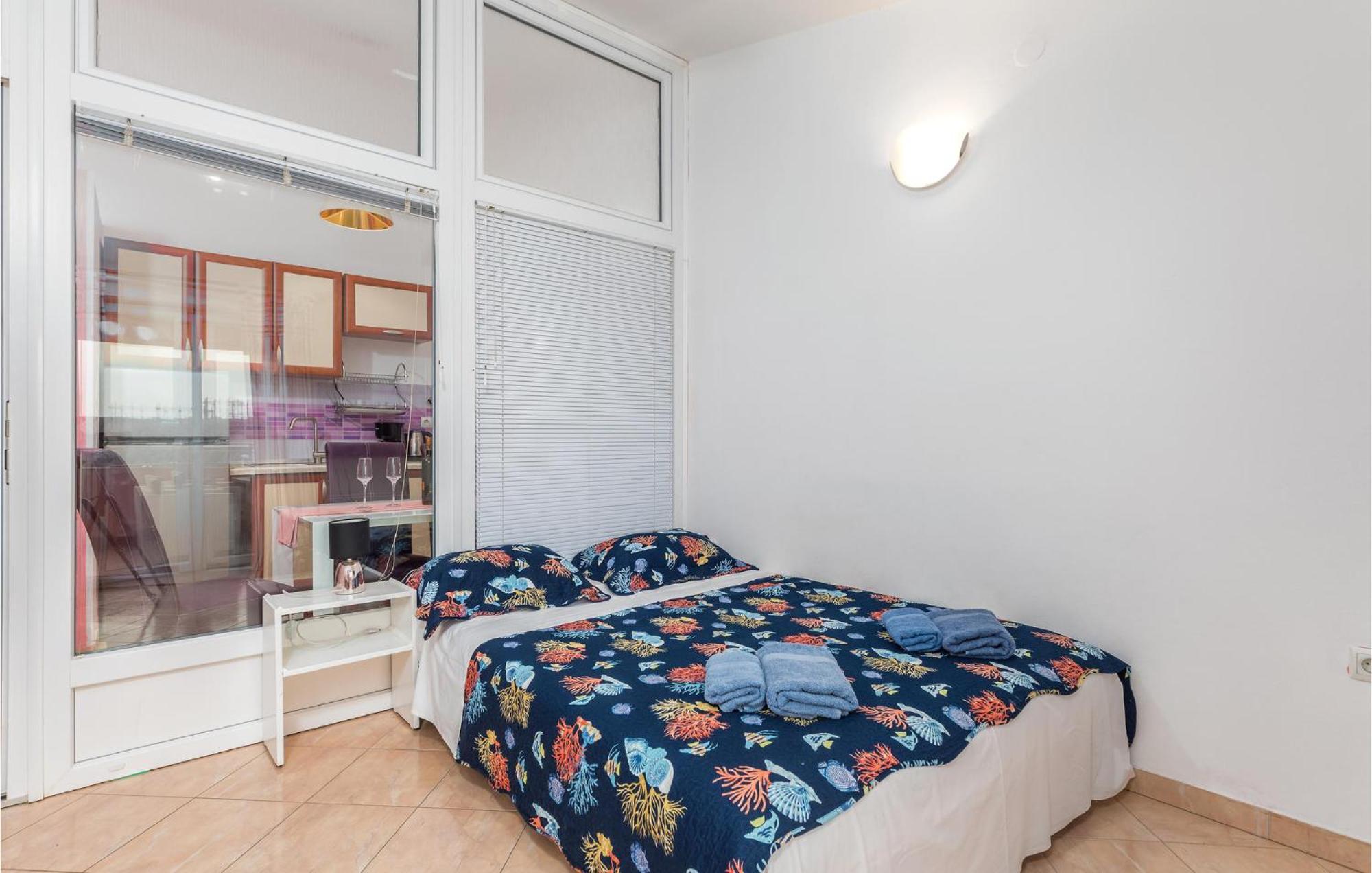 2 Bedroom Stunning In *