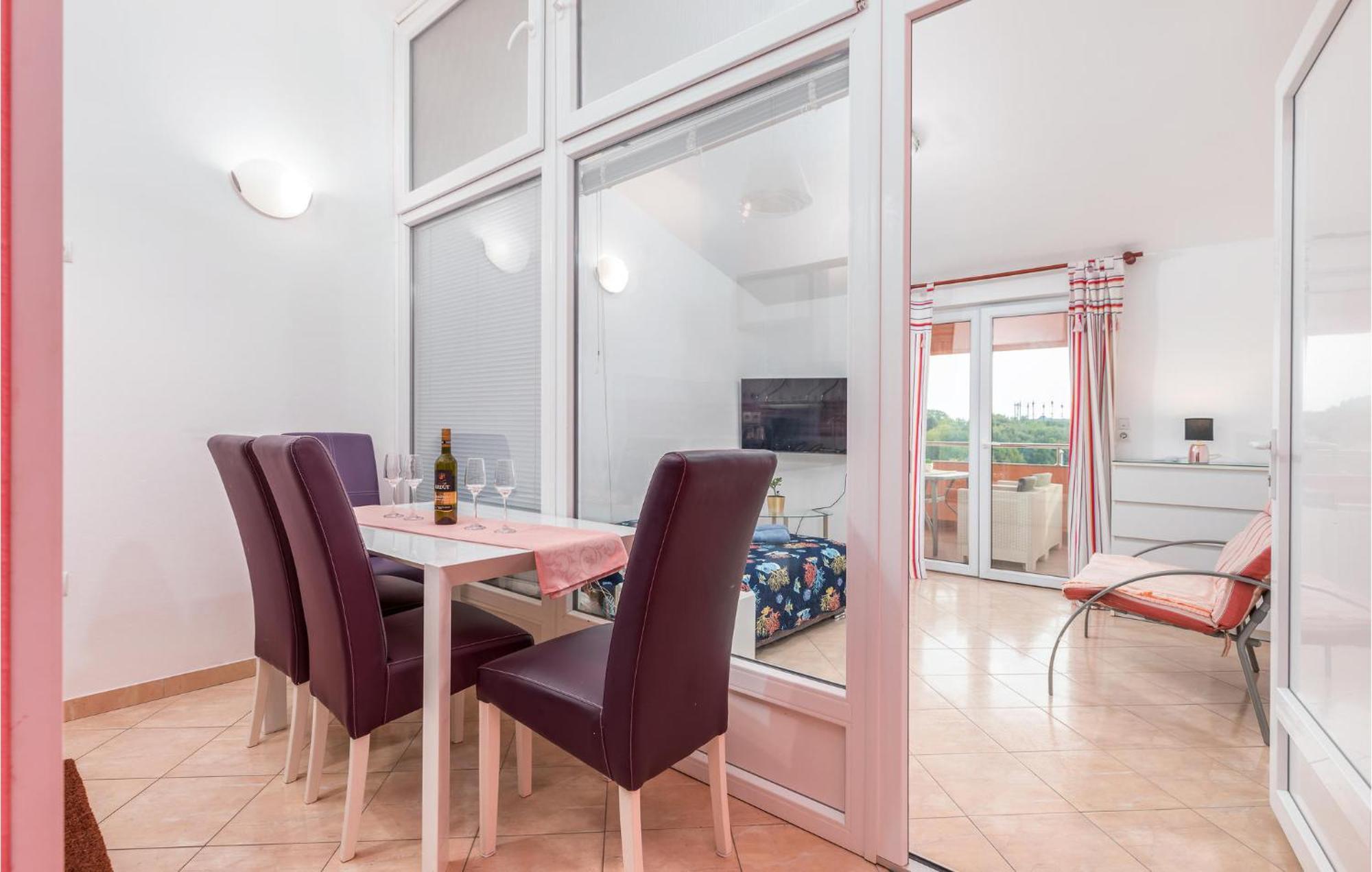 2 Bedroom Stunning In Apartman Pula