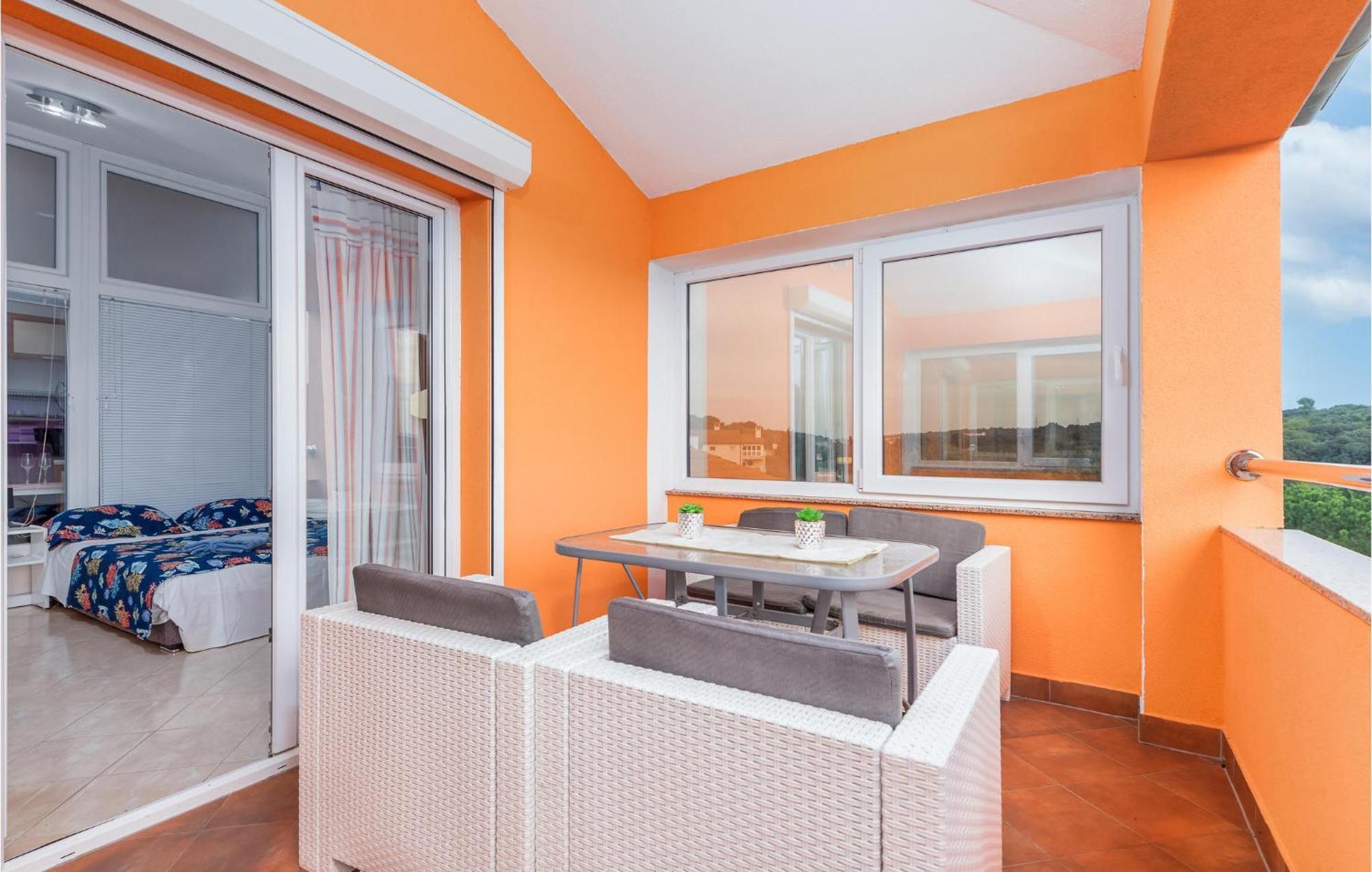 2 Bedroom Stunning In *